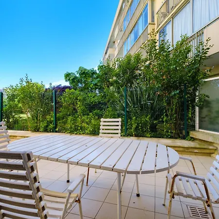 Апартаменти Juan Les Pins Le France 4p Vue *